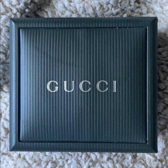 Gucci Mother of Pearl Watch - Picture 2 of 3